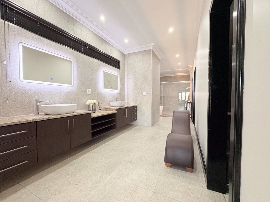 5 Bedroom Property for Sale in Marina Martinique Eastern Cape